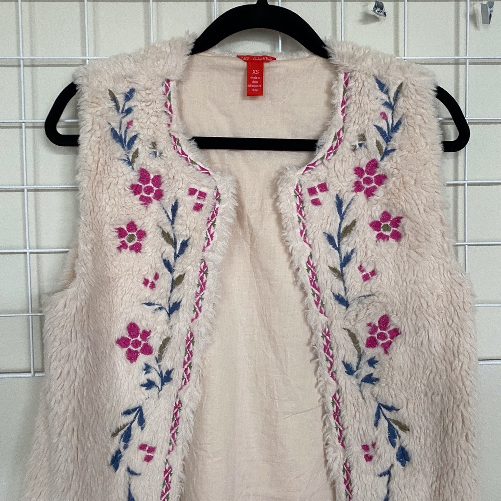 Chelsea & Violet Faux Fur Embroidered Vest XS